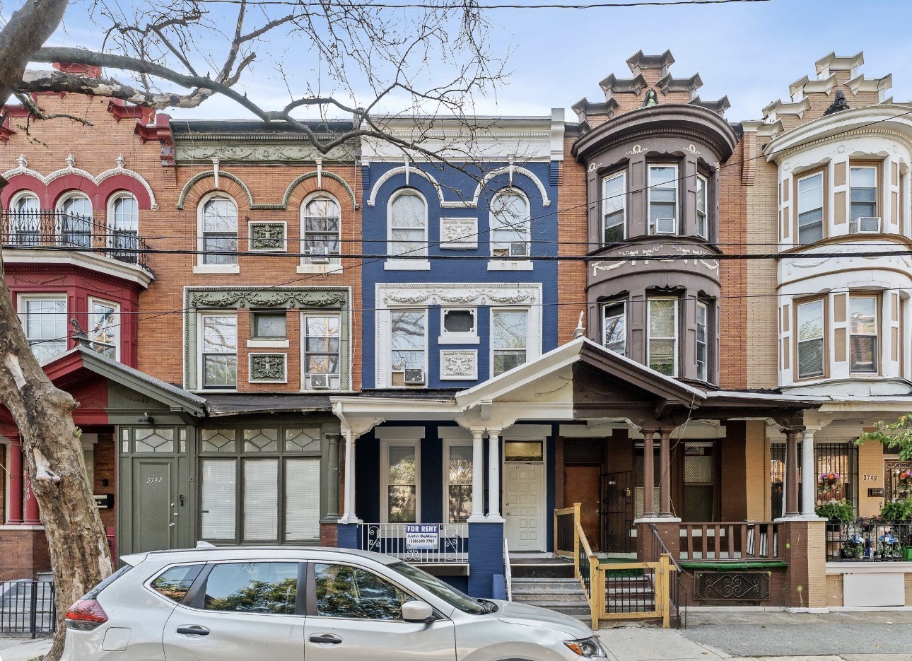 3744 North Carlisle Street